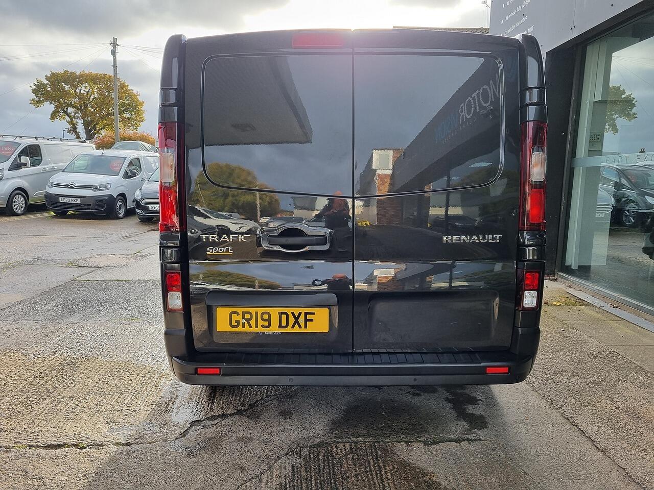 Renault Trafic 1.6 dCi ENERGY 27 Sport Nav Panel Van 5dr Diesel Manual SWB Standard Roof Euro 6 (s/s) (125 ps)