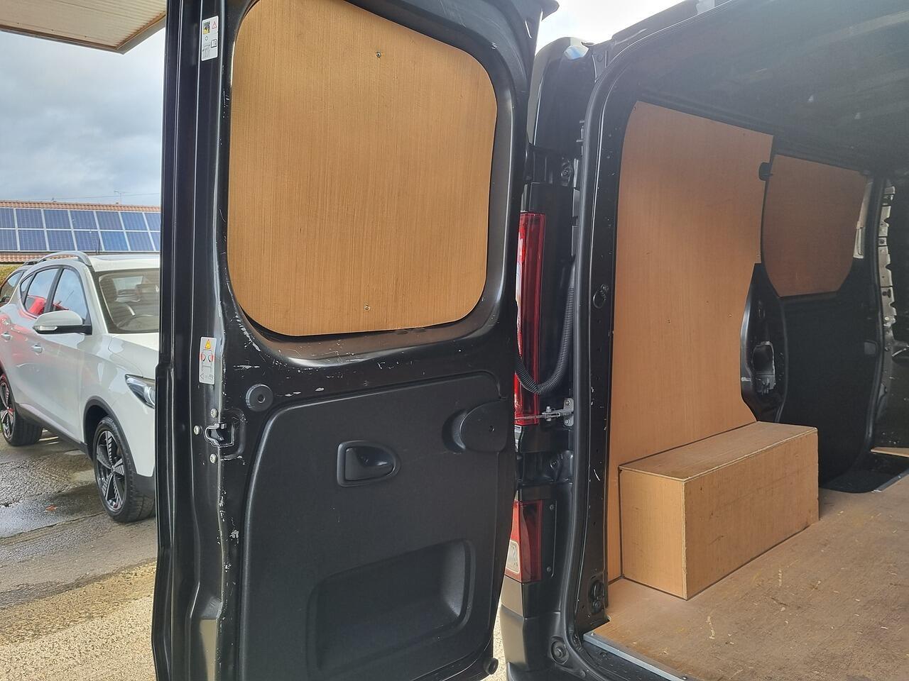 Renault Trafic 1.6 dCi ENERGY 27 Sport Nav Panel Van 5dr Diesel Manual SWB Standard Roof Euro 6 (s/s) (125 ps)