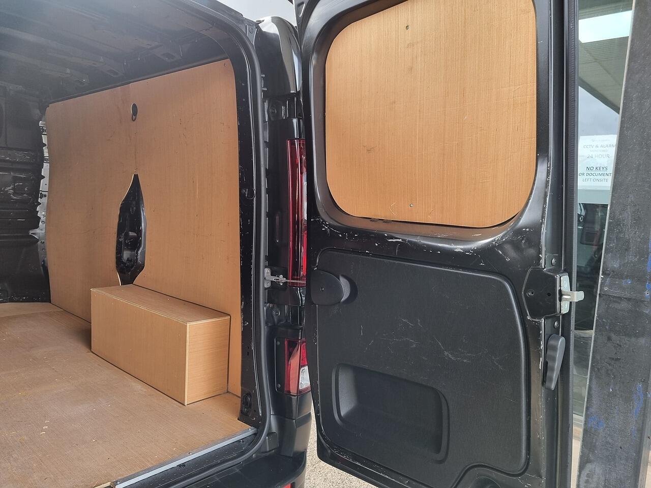 Renault Trafic 1.6 dCi ENERGY 27 Sport Nav Panel Van 5dr Diesel Manual SWB Standard Roof Euro 6 (s/s) (125 ps)