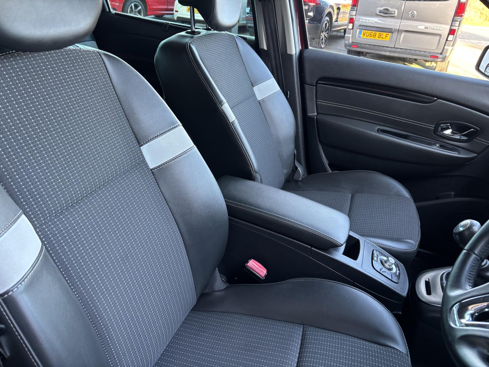 Renault Scenic 1.5 dCi ENERGY Dynamique TomTom MPV 5dr Diesel Manual Euro 5 (s/s) (110 ps)