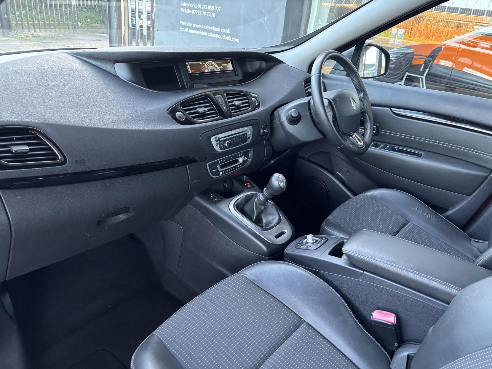 Renault Scenic 1.5 dCi ENERGY Dynamique TomTom MPV 5dr Diesel Manual Euro 5 (s/s) (110 ps)