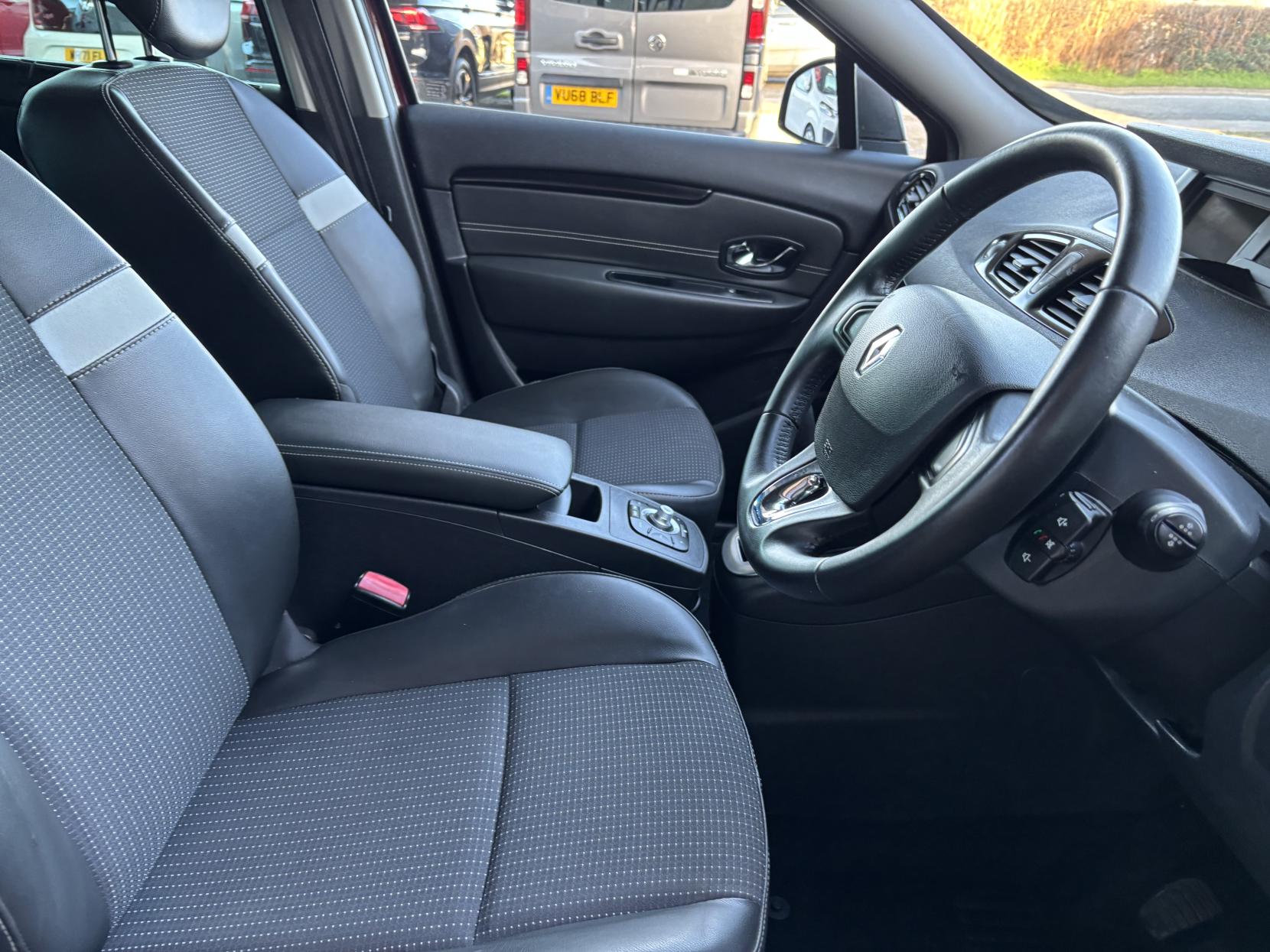 Renault Scenic 1.5 dCi ENERGY Dynamique TomTom MPV 5dr Diesel Manual Euro 5 (s/s) (110 ps)