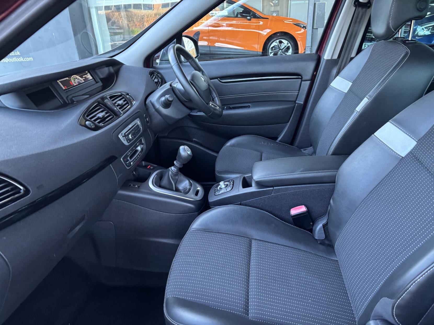 Renault Scenic 1.5 dCi ENERGY Dynamique TomTom MPV 5dr Diesel Manual Euro 5 (s/s) (110 ps)