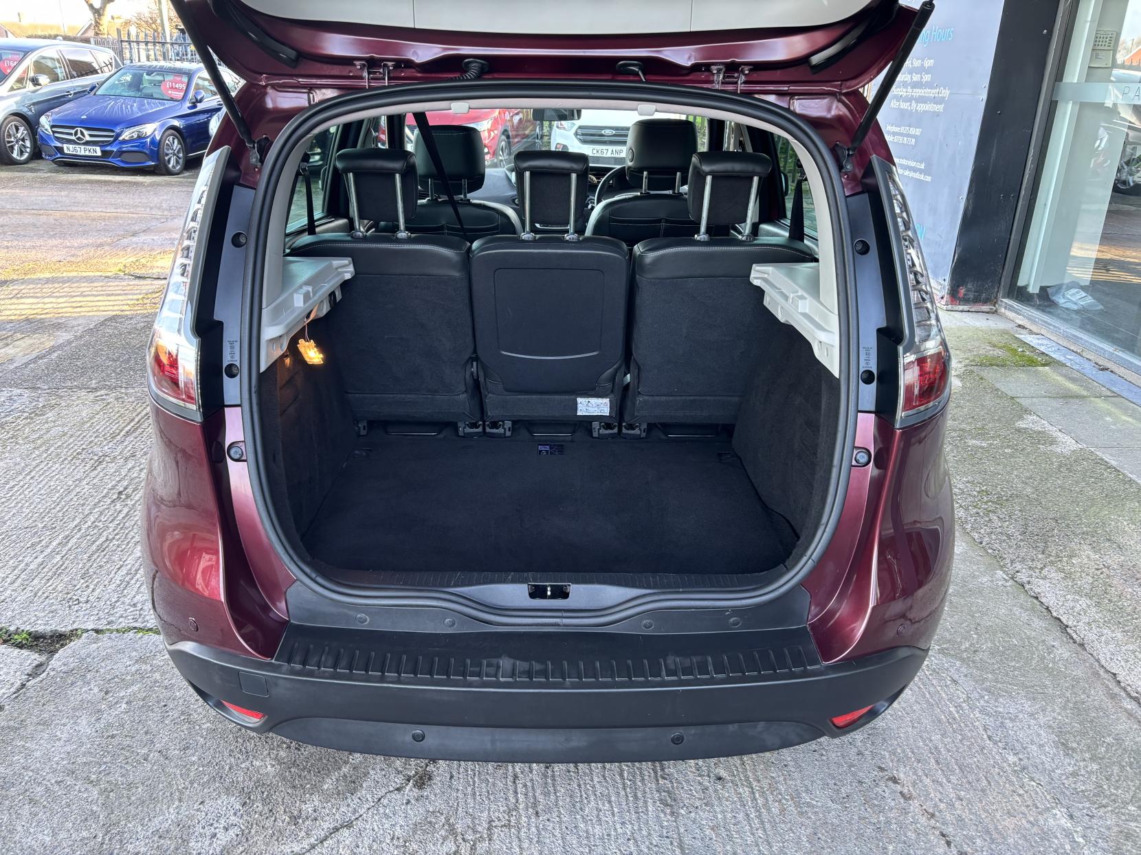 Renault Scenic 1.5 dCi ENERGY Dynamique TomTom MPV 5dr Diesel Manual Euro 5 (s/s) (110 ps)