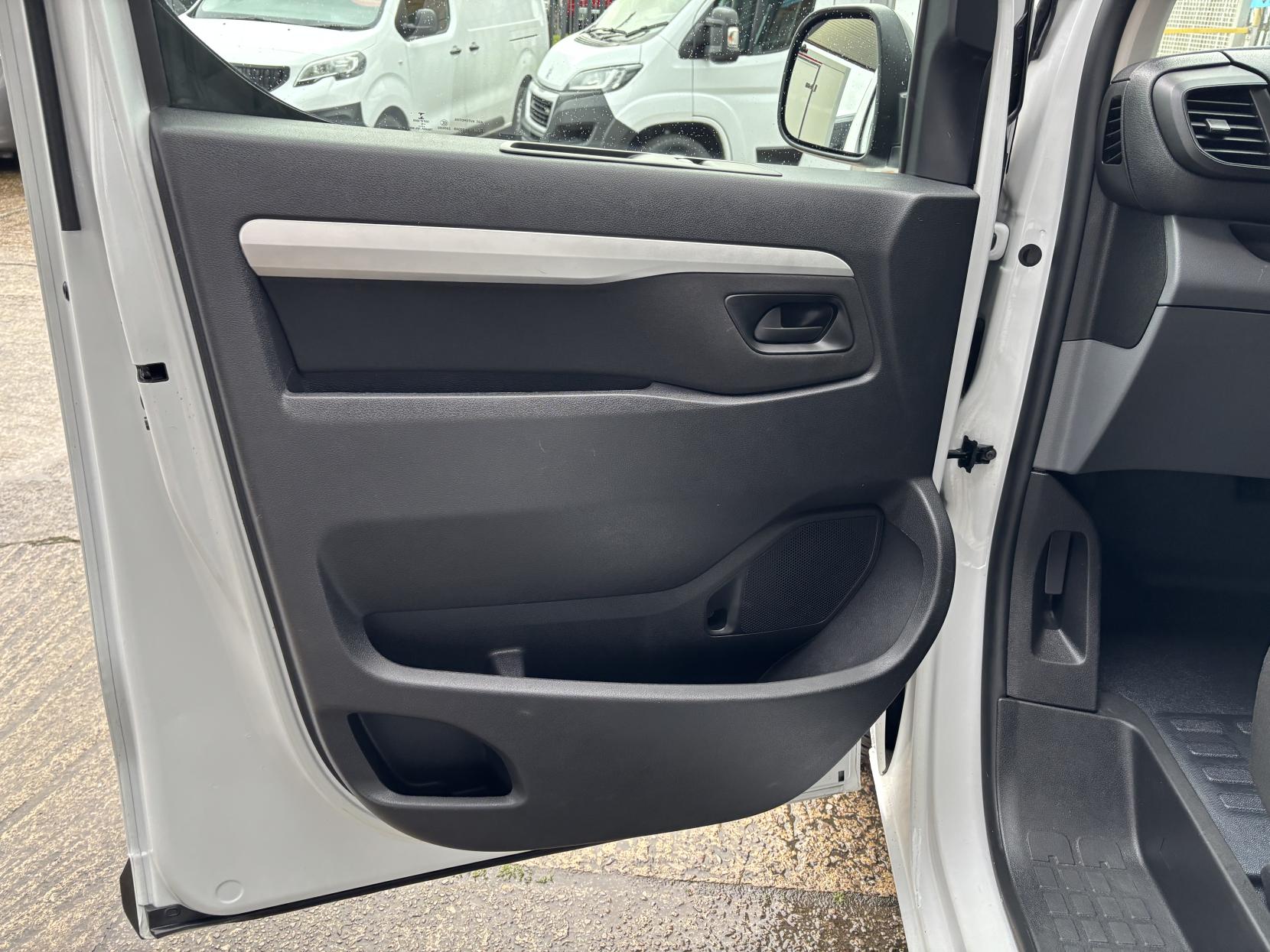 Citroen Dispatch 2.0 BlueHDi 1200 Enterprise Pro M Crew Van Double Cab 6dr Diesel Manual MWB Euro 6 (s/s) (145 ps)