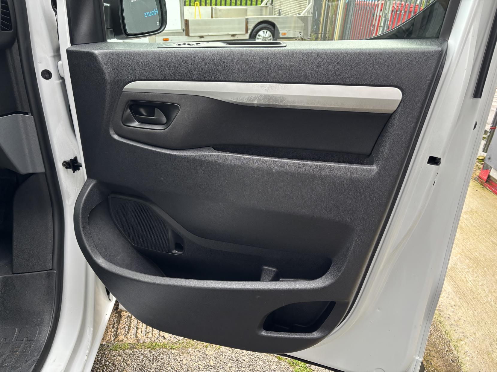 Citroen Dispatch 2.0 BlueHDi 1200 Enterprise Pro M Crew Van Double Cab 6dr Diesel Manual MWB Euro 6 (s/s) (145 ps)