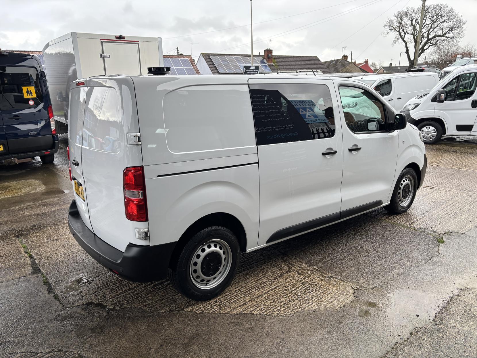 Citroen Dispatch 2.0 BlueHDi 1200 Enterprise Pro M Crew Van Double Cab 6dr Diesel Manual MWB Euro 6 (s/s) (145 ps)