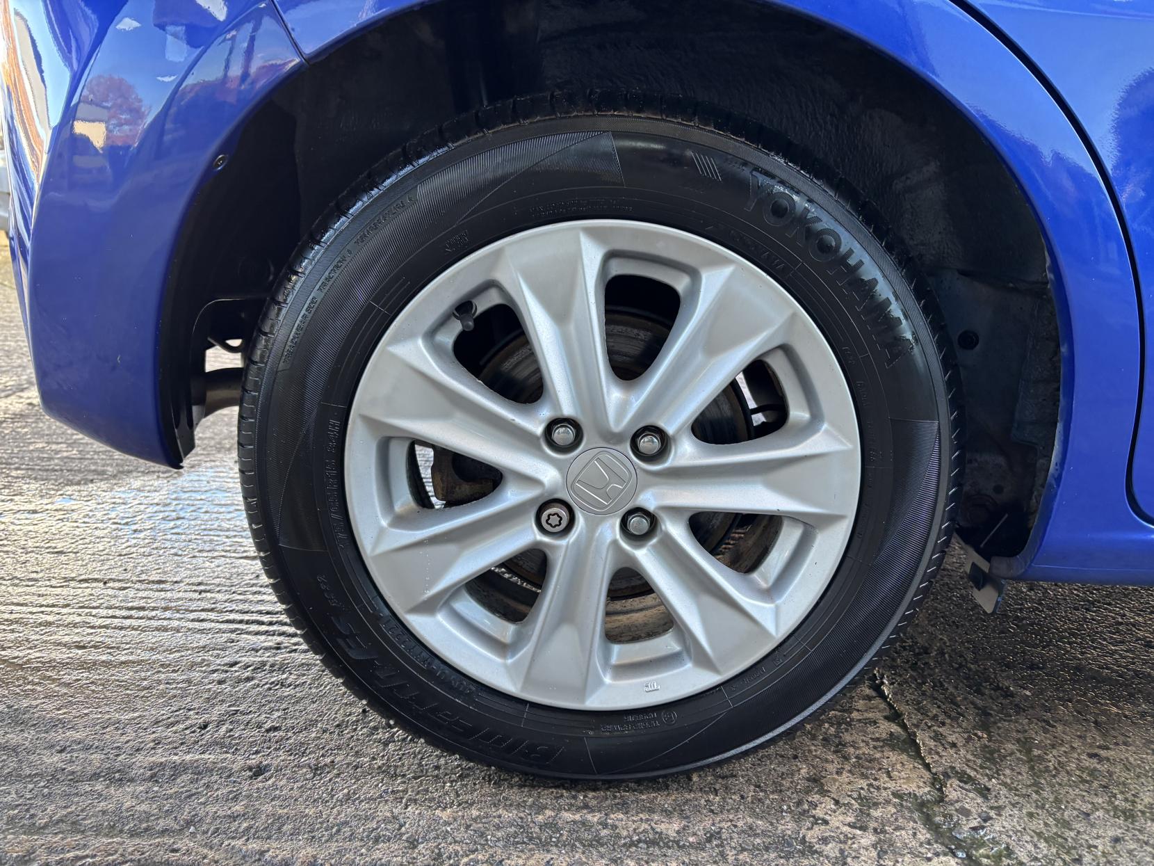 Honda Jazz 1.3h IMA HS Hatchback 5dr Petrol Hybrid CVT Euro 5 (102 ps)