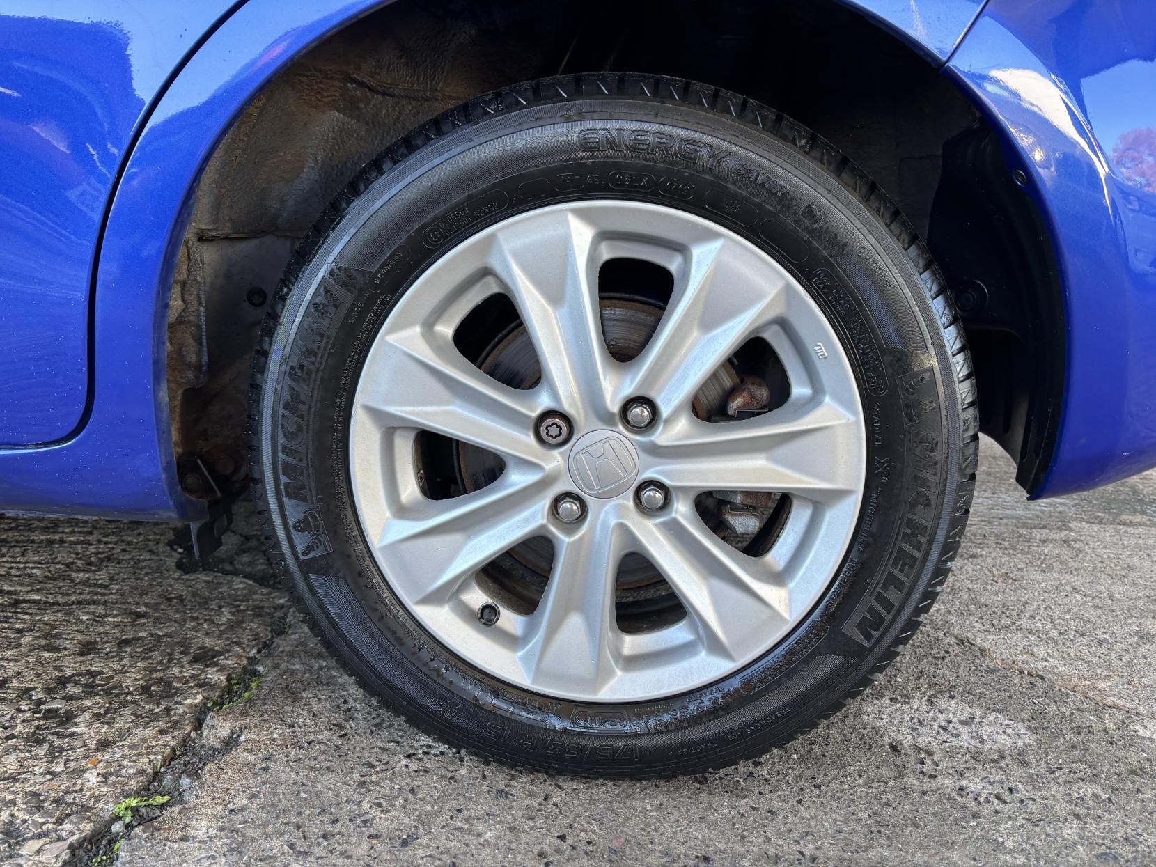 Honda Jazz 1.3h IMA HS Hatchback 5dr Petrol Hybrid CVT Euro 5 (102 ps)