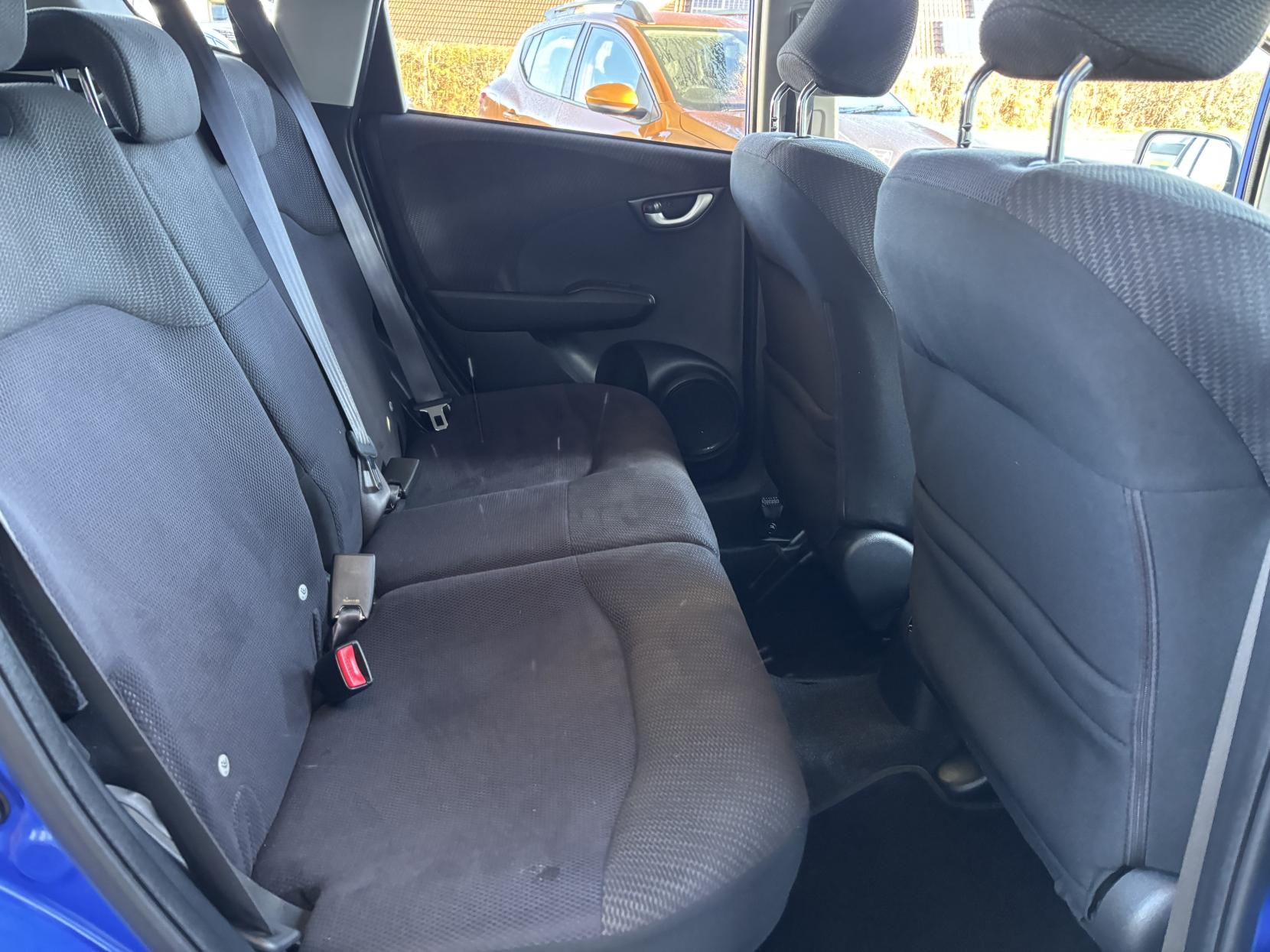 Honda Jazz 1.3h IMA HS Hatchback 5dr Petrol Hybrid CVT Euro 5 (102 ps)