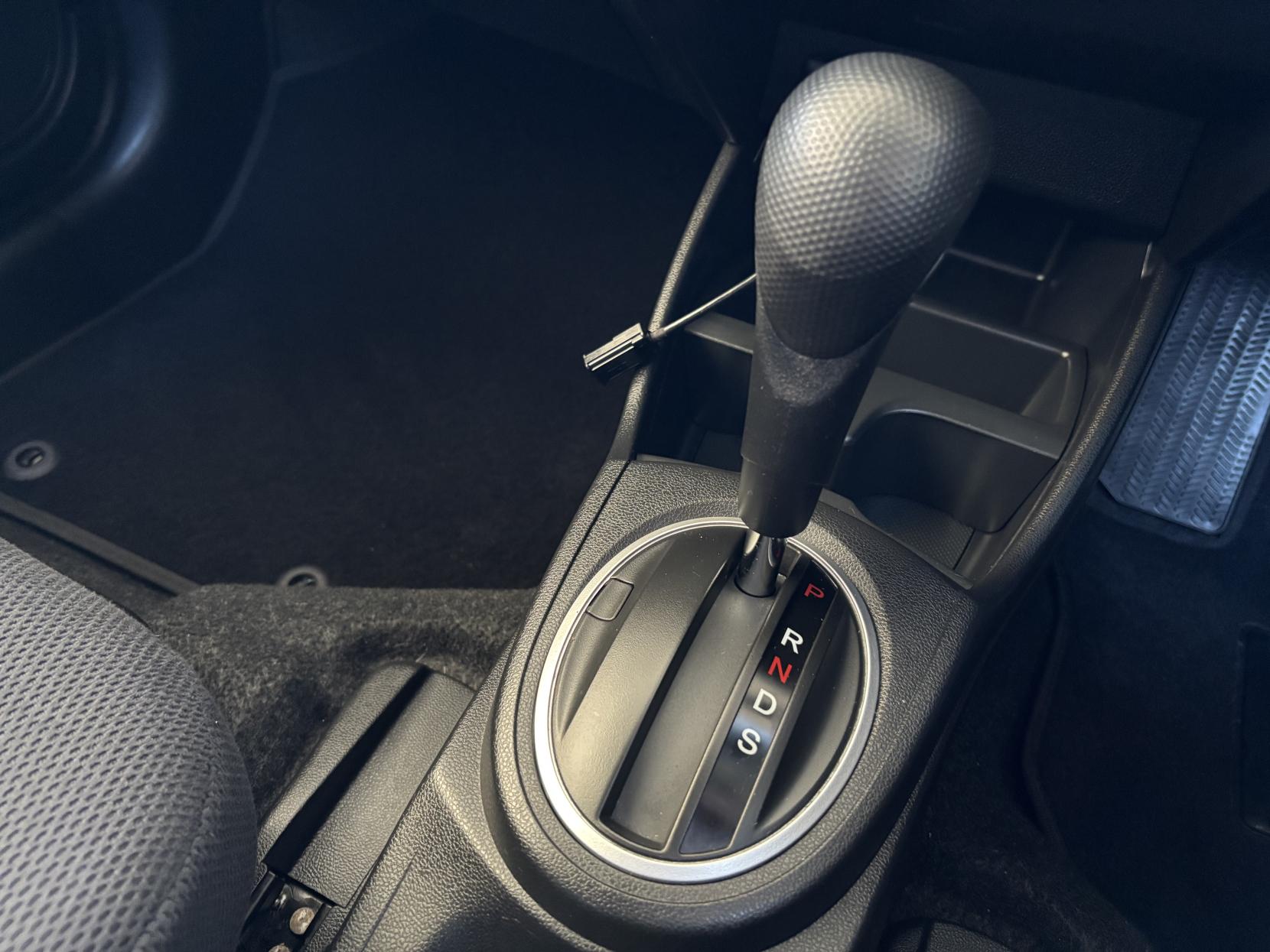 Honda Jazz 1.3h IMA HS Hatchback 5dr Petrol Hybrid CVT Euro 5 (102 ps)