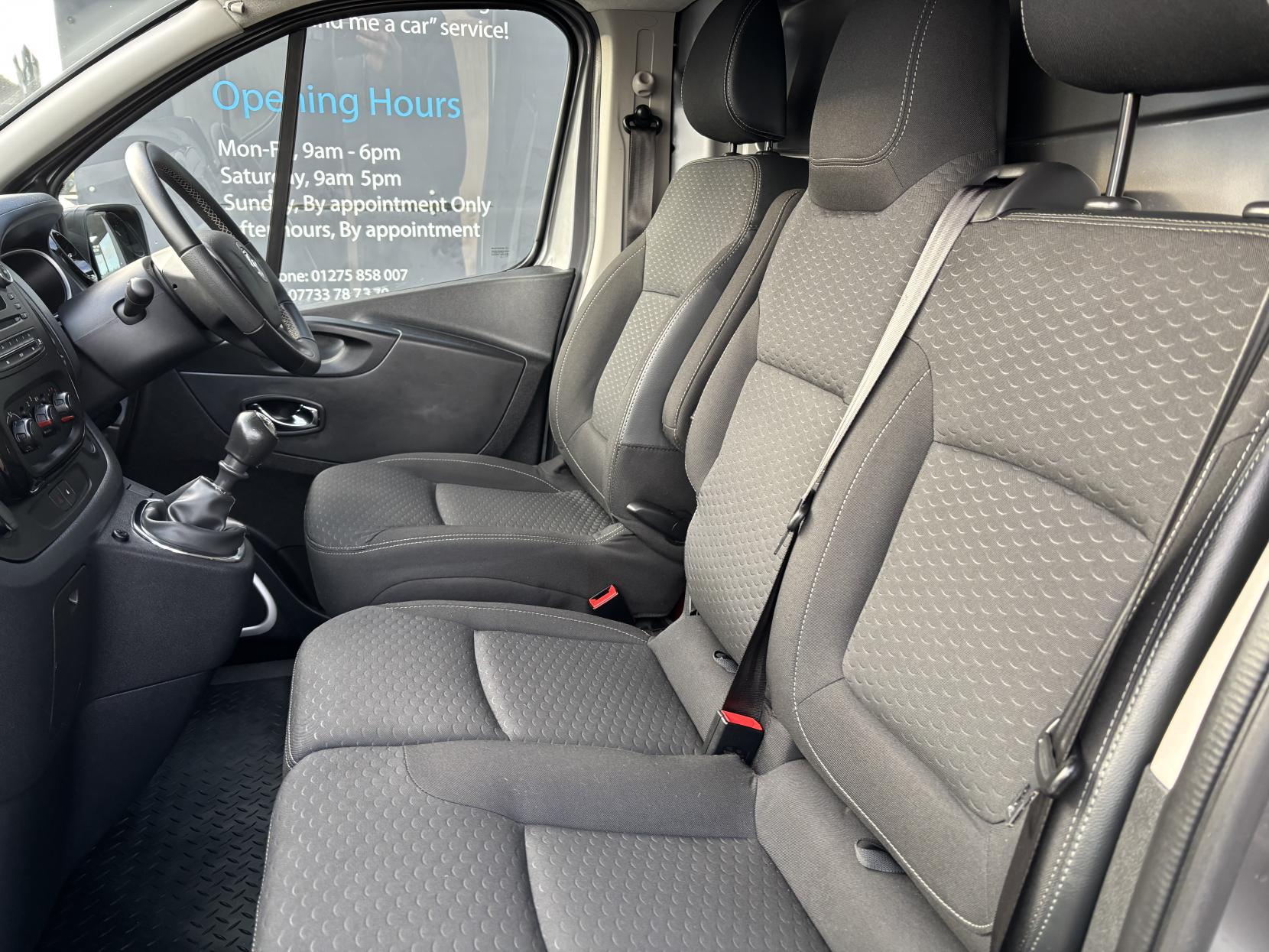 Vauxhall Vivaro 1.6 CDTi 2900 BiTurbo ecoTEC Sportive Panel Van 5dr Diesel Manual L2 H1 Euro 6 (s/s) (125 ps)