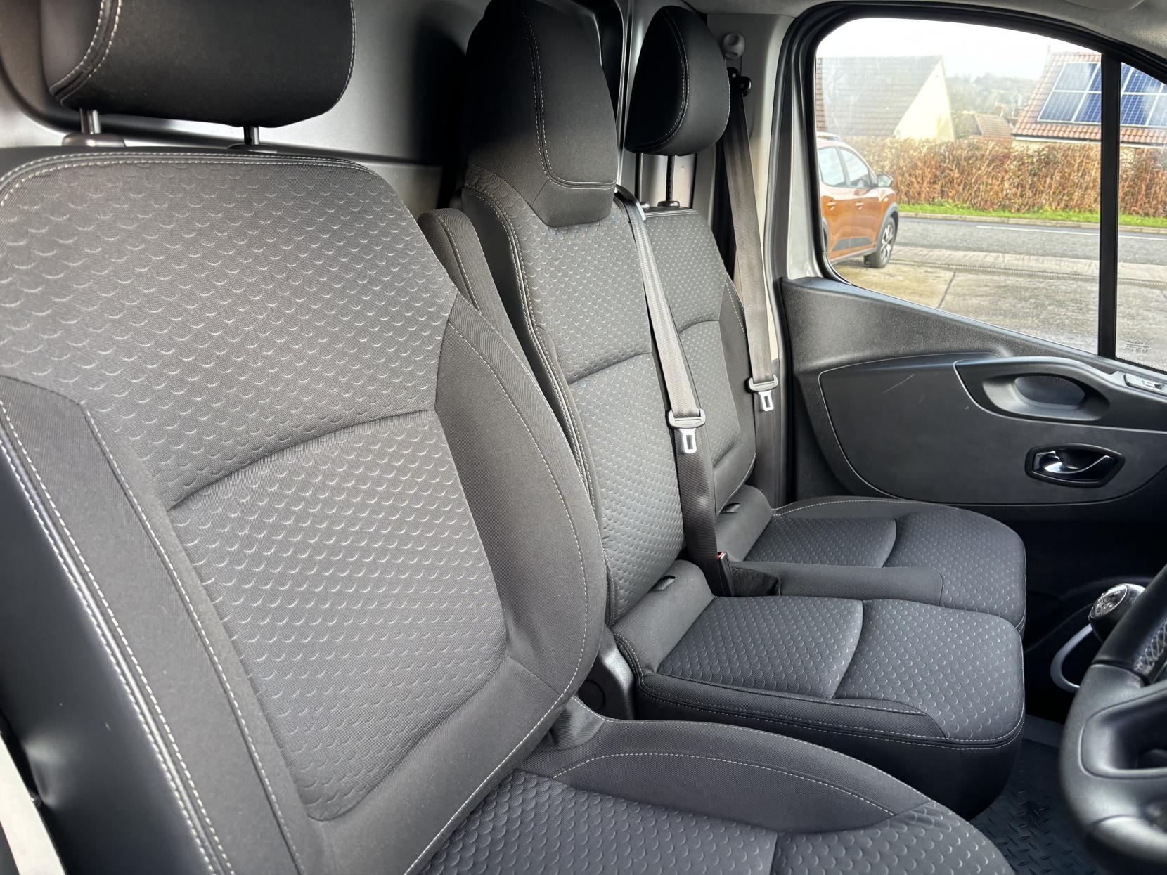 Vauxhall Vivaro 1.6 CDTi 2900 BiTurbo ecoTEC Sportive Panel Van 5dr Diesel Manual L2 H1 Euro 6 (s/s) (125 ps)