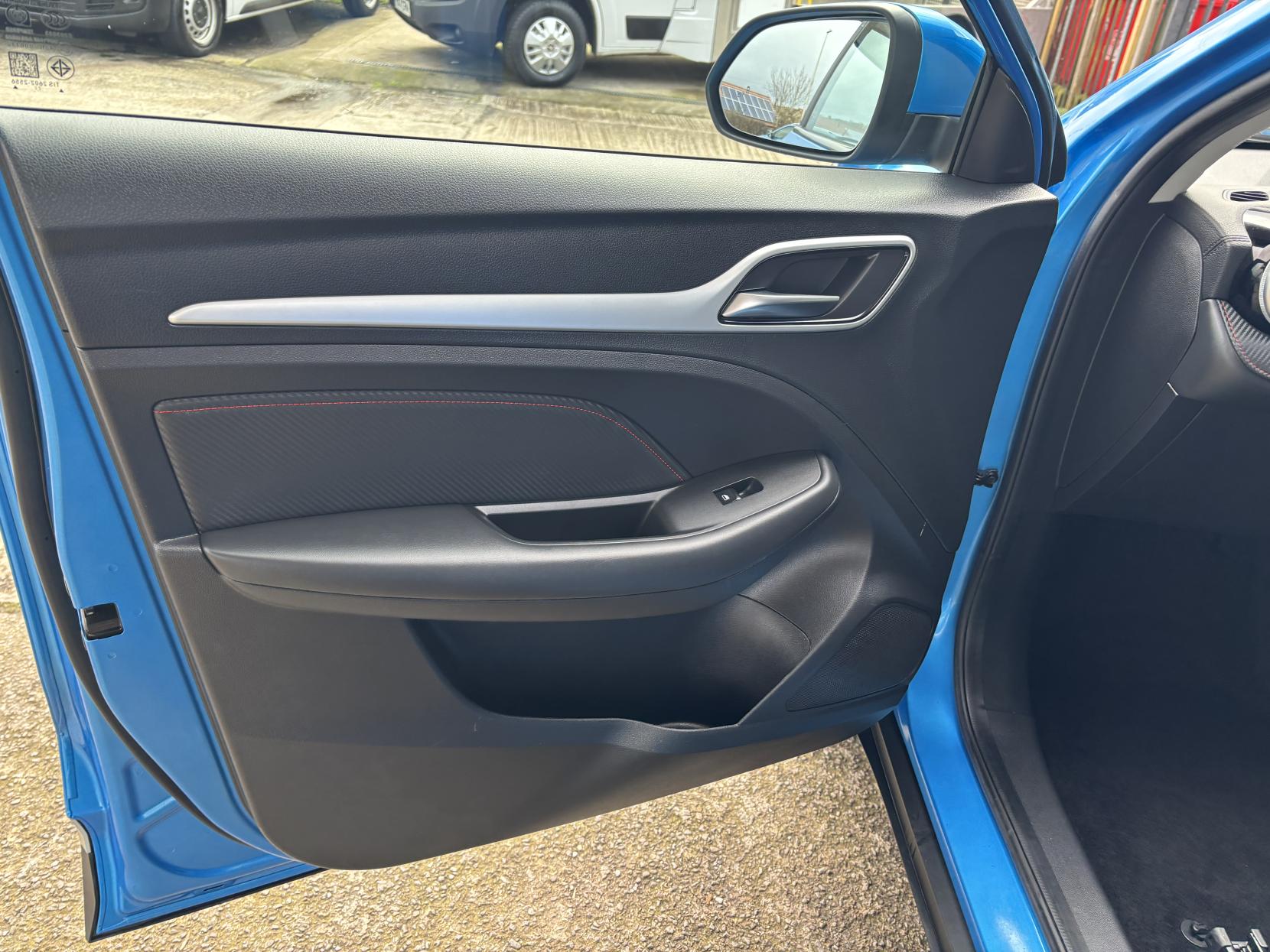 MG MG ZS 72.6kWh Trophy Long Range SUV 5dr Electric Auto (156 ps)