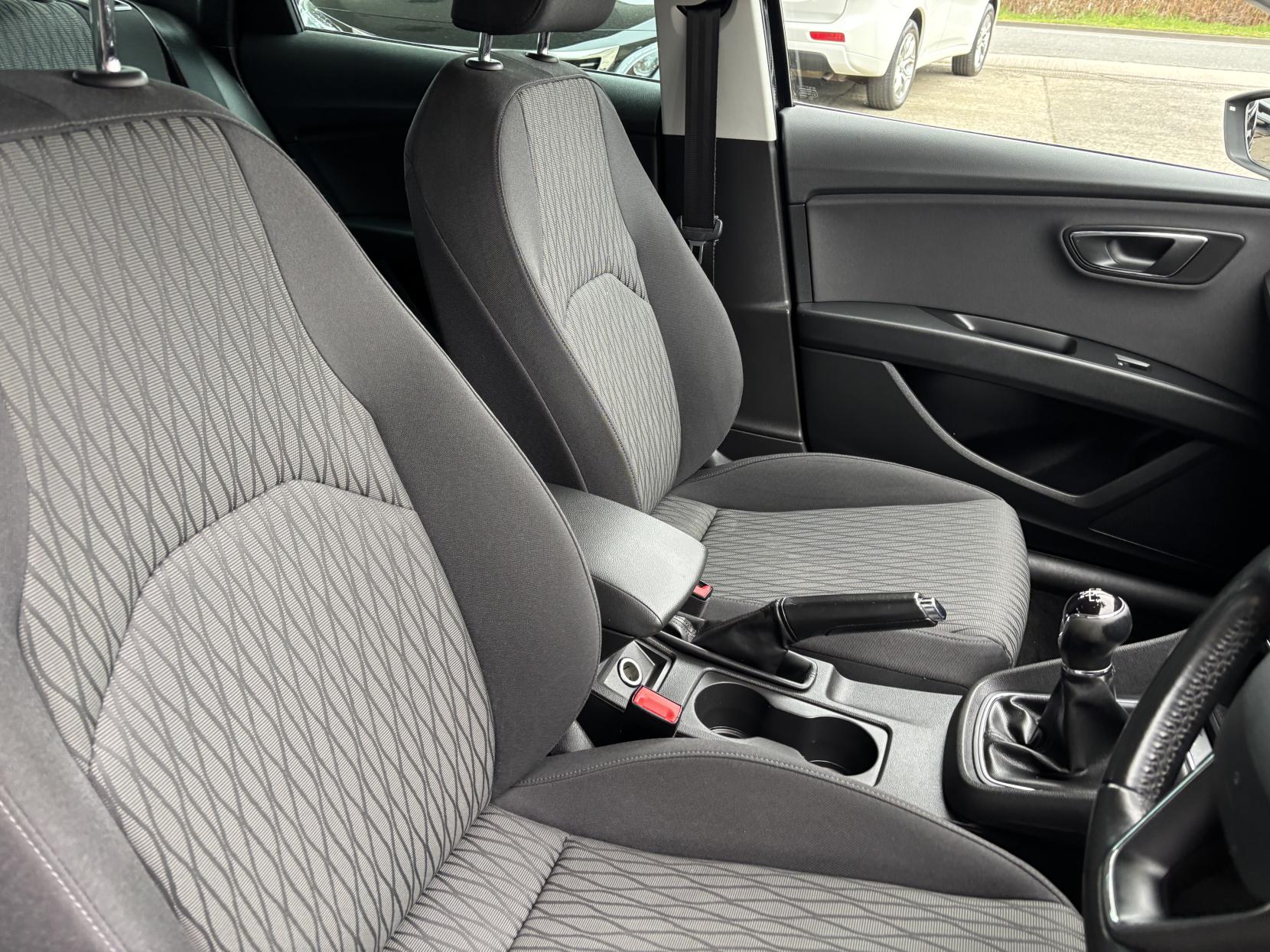 SEAT Leon 1.6 TDI SE Dynamic Technology Sport Tourer 5dr Diesel Manual Euro 6 (s/s) (110 ps)