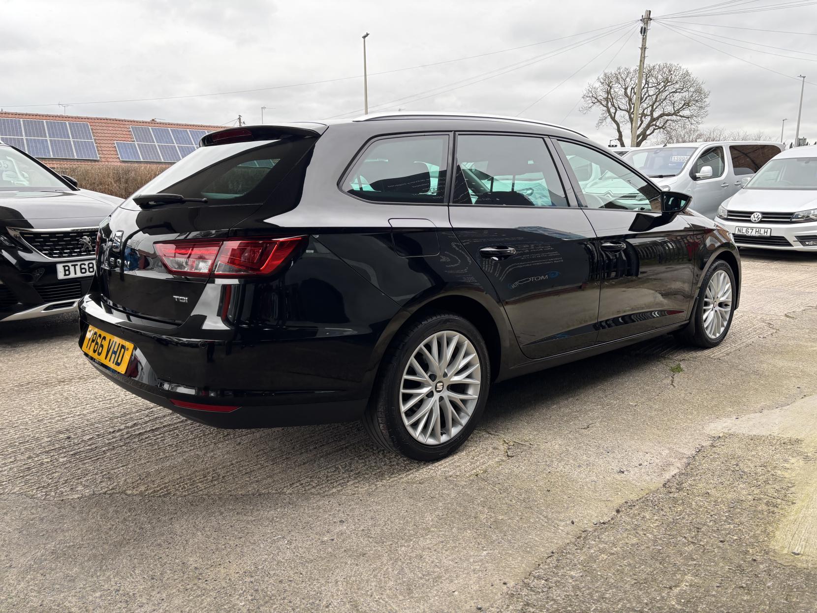 SEAT Leon 1.6 TDI SE Dynamic Technology Sport Tourer 5dr Diesel Manual Euro 6 (s/s) (110 ps)