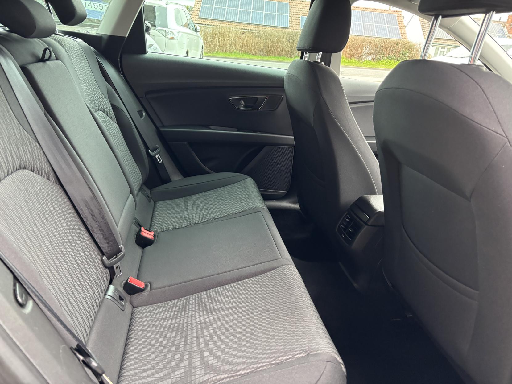 SEAT Leon 1.6 TDI SE Dynamic Technology Sport Tourer 5dr Diesel Manual Euro 6 (s/s) (110 ps)