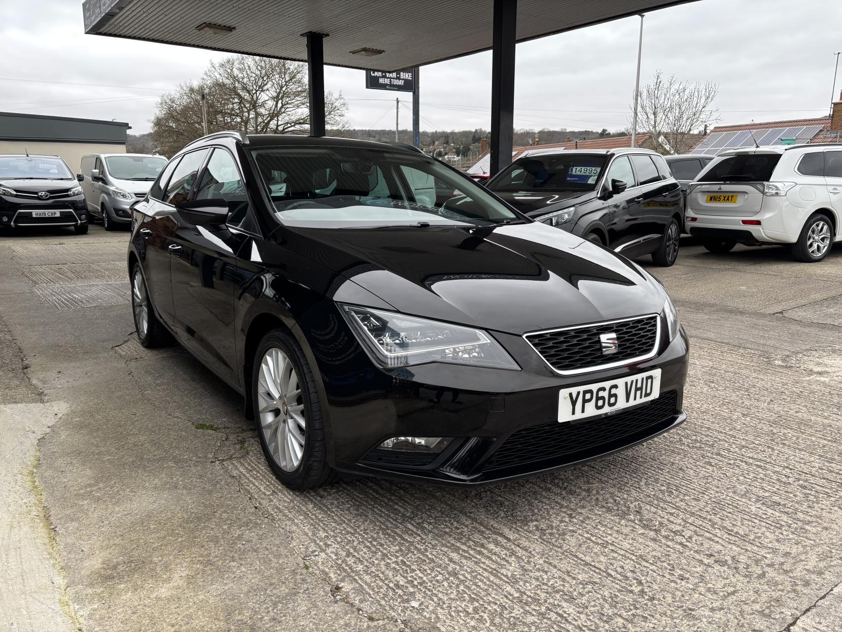 SEAT Leon 1.6 TDI SE Dynamic Technology Sport Tourer 5dr Diesel Manual Euro 6 (s/s) (110 ps)