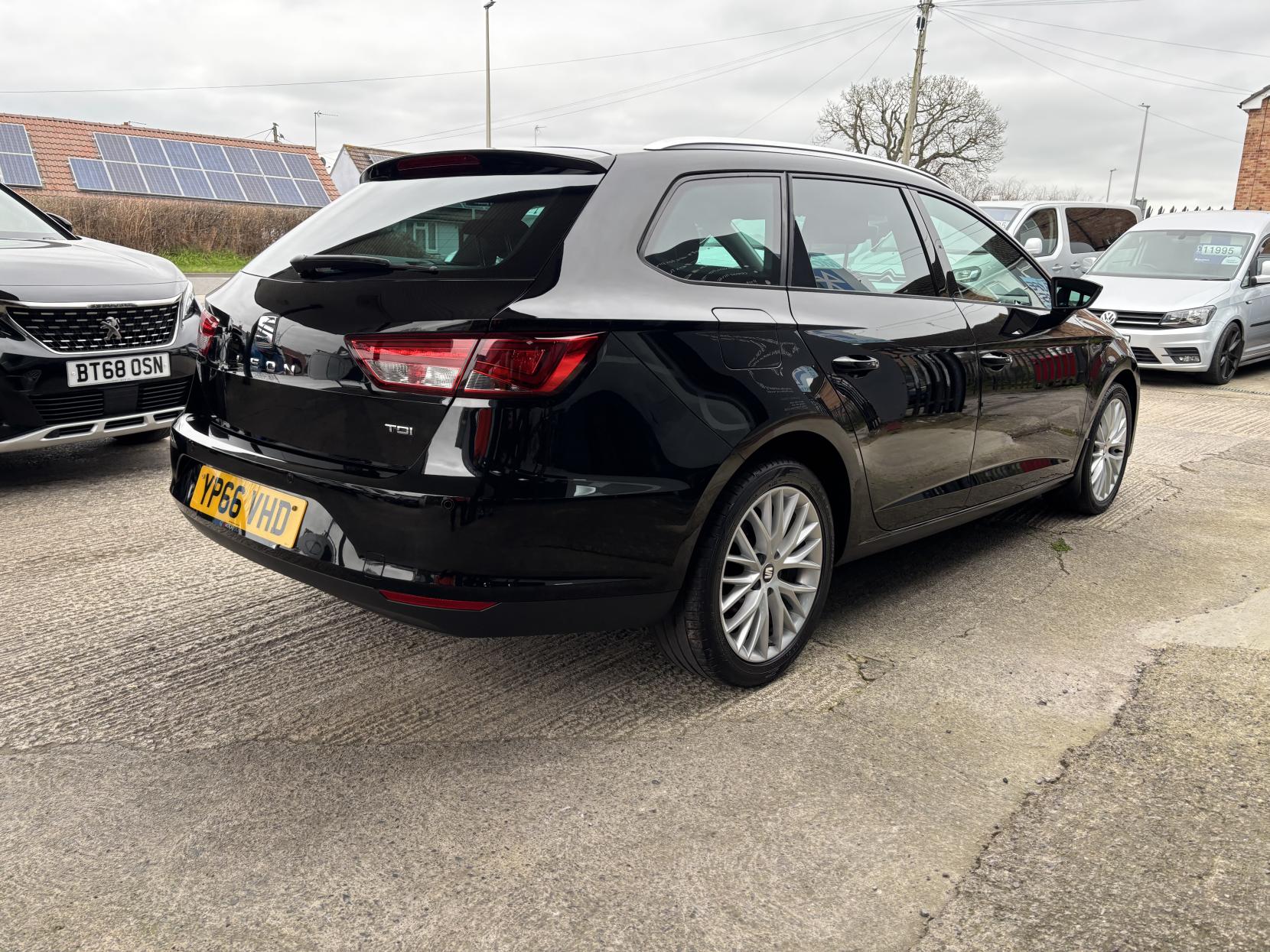 SEAT Leon 1.6 TDI SE Dynamic Technology Sport Tourer 5dr Diesel Manual Euro 6 (s/s) (110 ps)