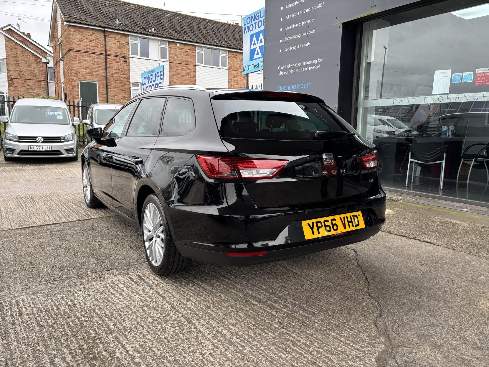 SEAT Leon 1.6 TDI SE Dynamic Technology Sport Tourer 5dr Diesel Manual Euro 6 (s/s) (110 ps)