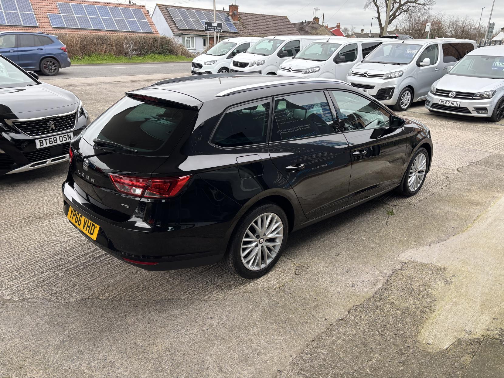 SEAT Leon 1.6 TDI SE Dynamic Technology Sport Tourer 5dr Diesel Manual Euro 6 (s/s) (110 ps)