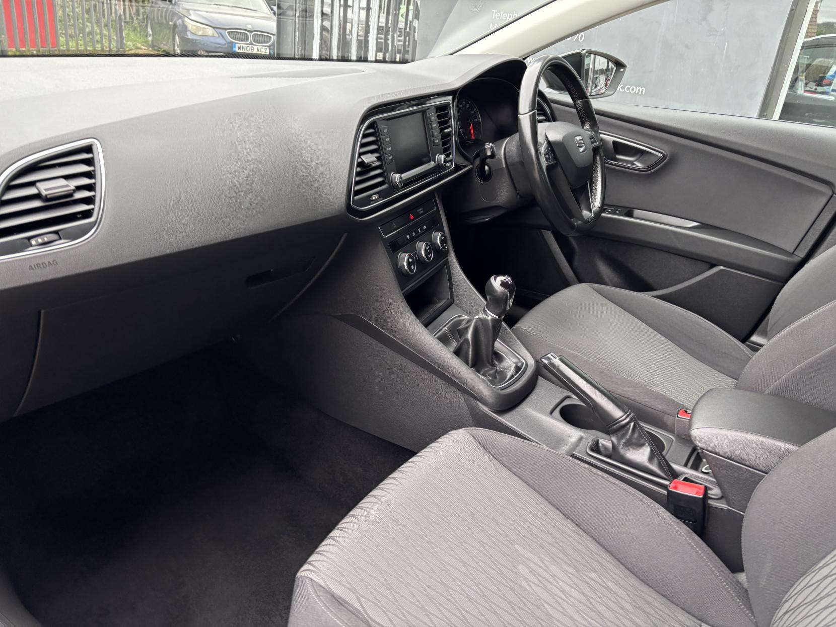 SEAT Leon 1.6 TDI SE Dynamic Technology Sport Tourer 5dr Diesel Manual Euro 6 (s/s) (110 ps)