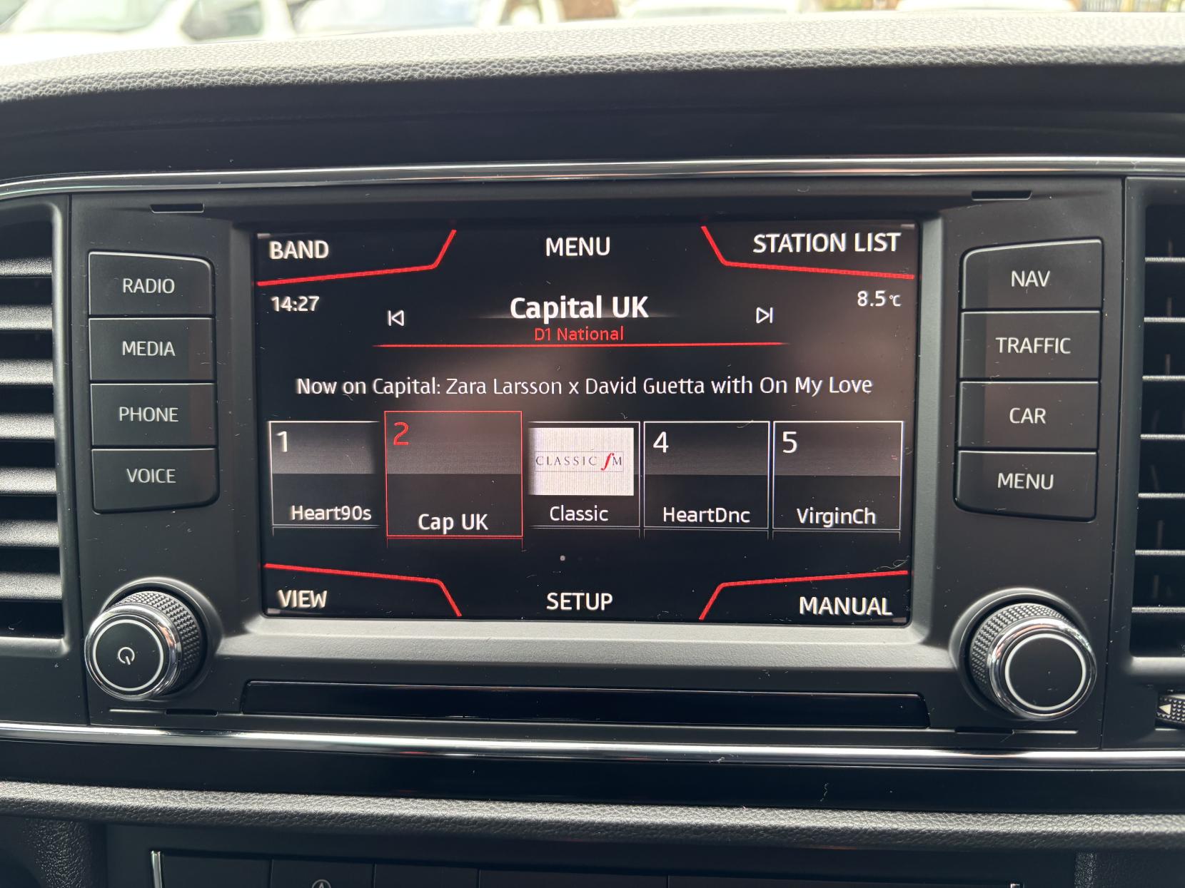 SEAT Leon 1.6 TDI SE Dynamic Technology Sport Tourer 5dr Diesel Manual Euro 6 (s/s) (110 ps)