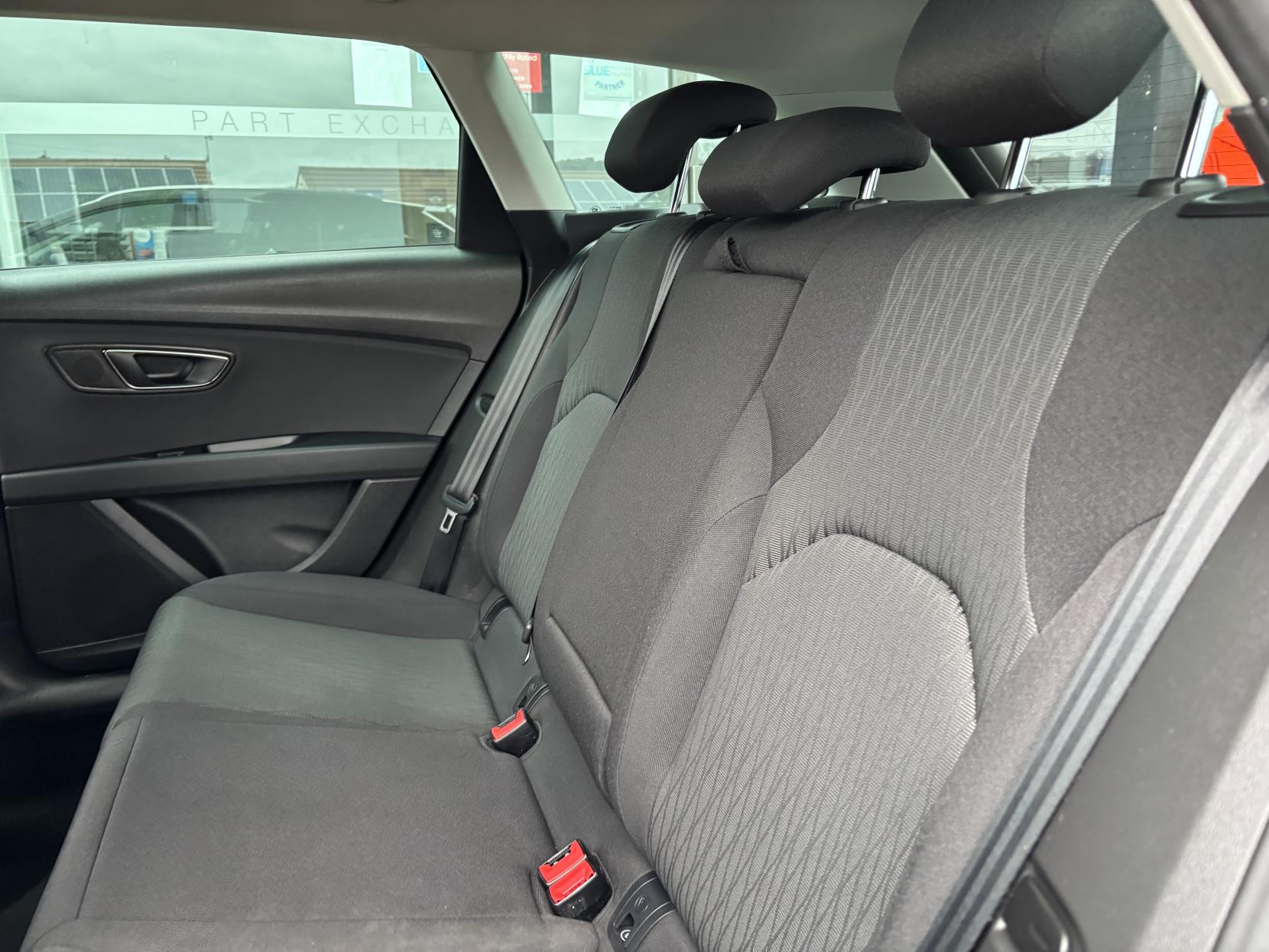 SEAT Leon 1.6 TDI SE Dynamic Technology Sport Tourer 5dr Diesel Manual Euro 6 (s/s) (110 ps)