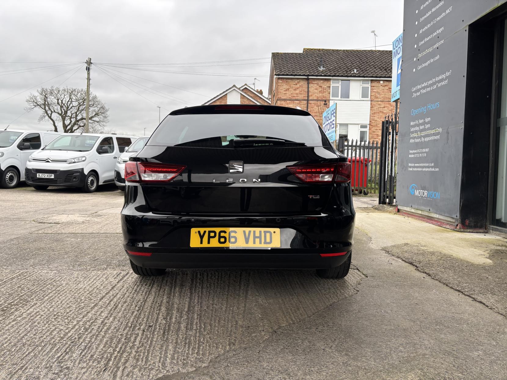 SEAT Leon 1.6 TDI SE Dynamic Technology Sport Tourer 5dr Diesel Manual Euro 6 (s/s) (110 ps)