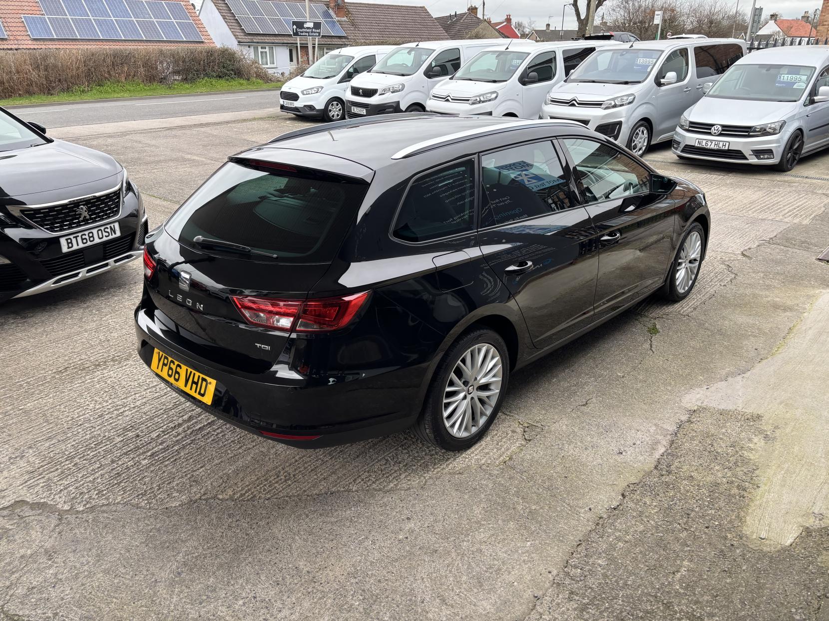 SEAT Leon 1.6 TDI SE Dynamic Technology Sport Tourer 5dr Diesel Manual Euro 6 (s/s) (110 ps)