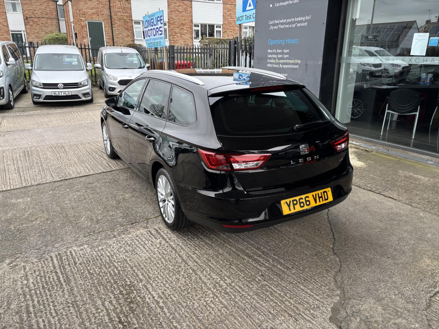 SEAT Leon 1.6 TDI SE Dynamic Technology Sport Tourer 5dr Diesel Manual Euro 6 (s/s) (110 ps)