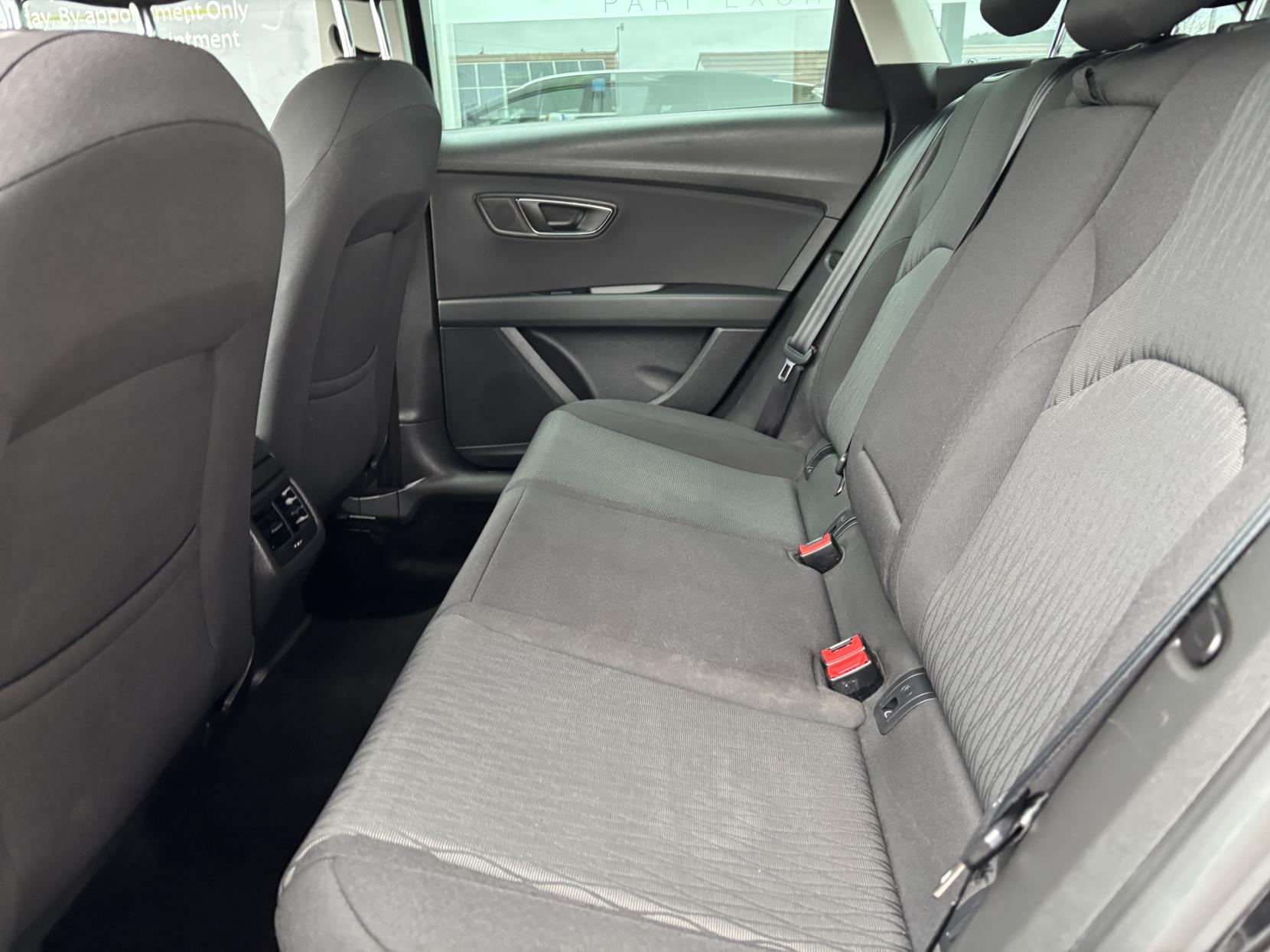 SEAT Leon 1.6 TDI SE Dynamic Technology Sport Tourer 5dr Diesel Manual Euro 6 (s/s) (110 ps)