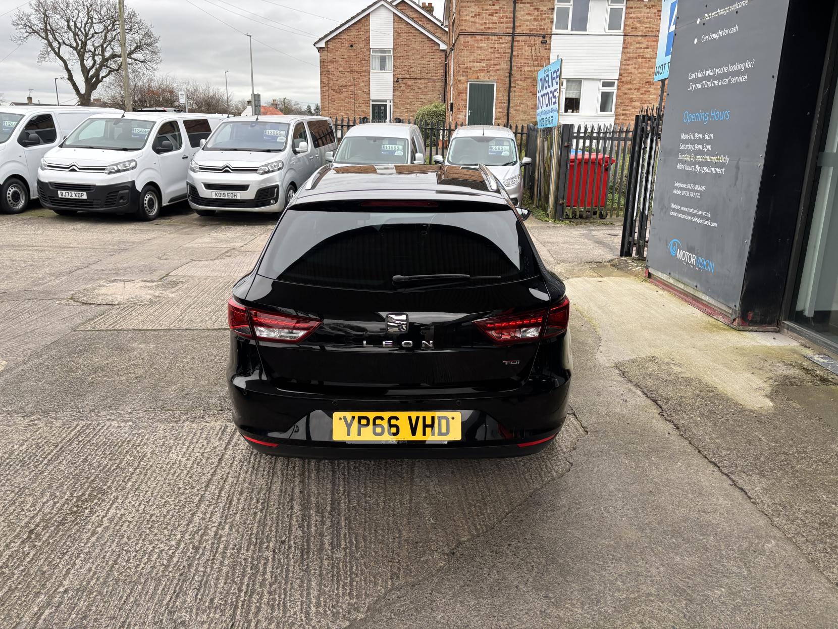 SEAT Leon 1.6 TDI SE Dynamic Technology Sport Tourer 5dr Diesel Manual Euro 6 (s/s) (110 ps)