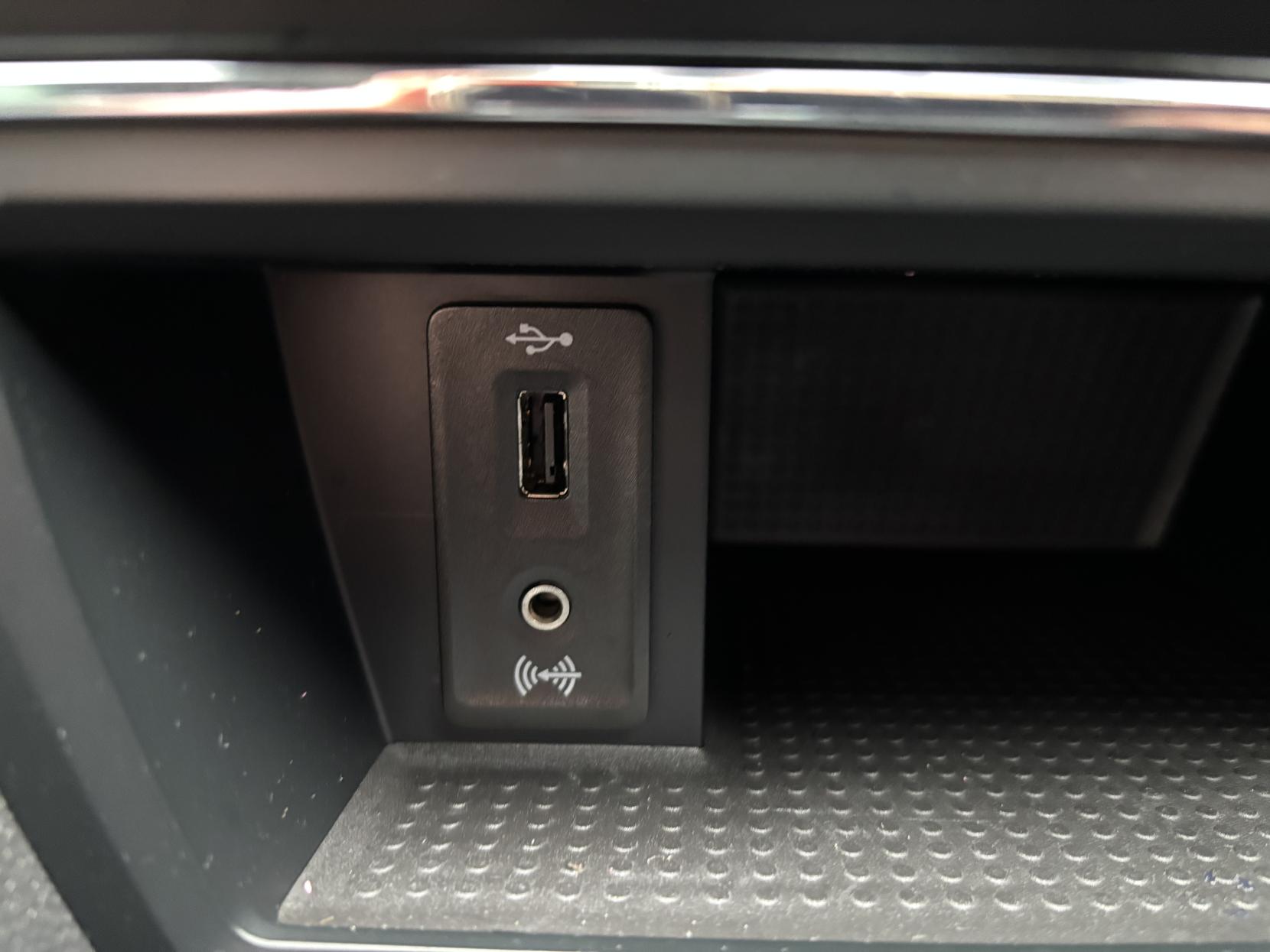 SEAT Leon 1.6 TDI SE Dynamic Technology Sport Tourer 5dr Diesel Manual Euro 6 (s/s) (110 ps)