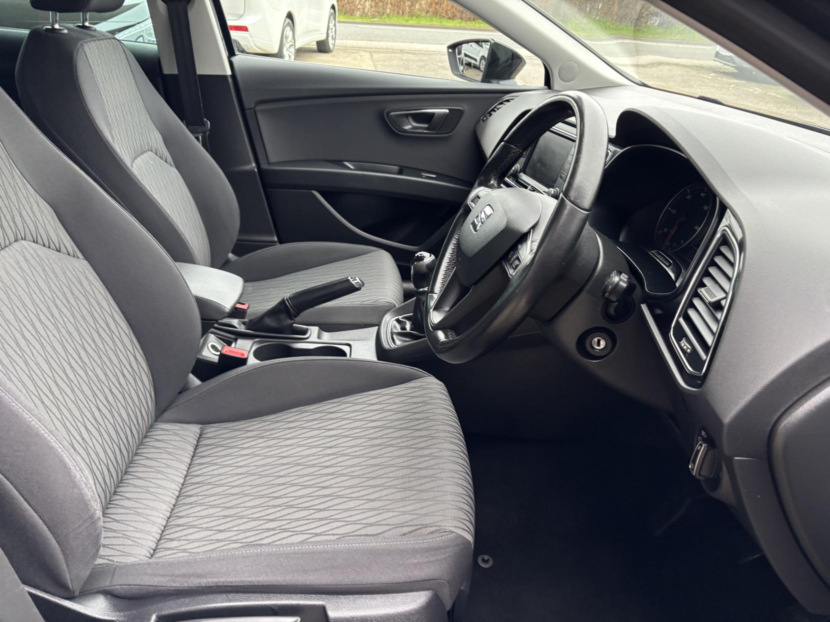 SEAT Leon 1.6 TDI SE Dynamic Technology Sport Tourer 5dr Diesel Manual Euro 6 (s/s) (110 ps)