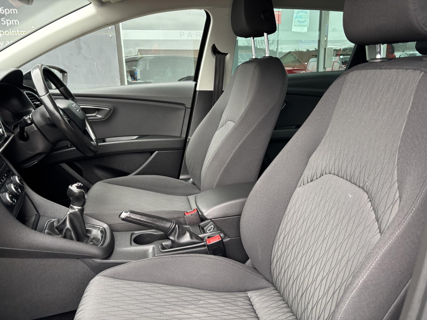 SEAT Leon 1.6 TDI SE Dynamic Technology Sport Tourer 5dr Diesel Manual Euro 6 (s/s) (110 ps)