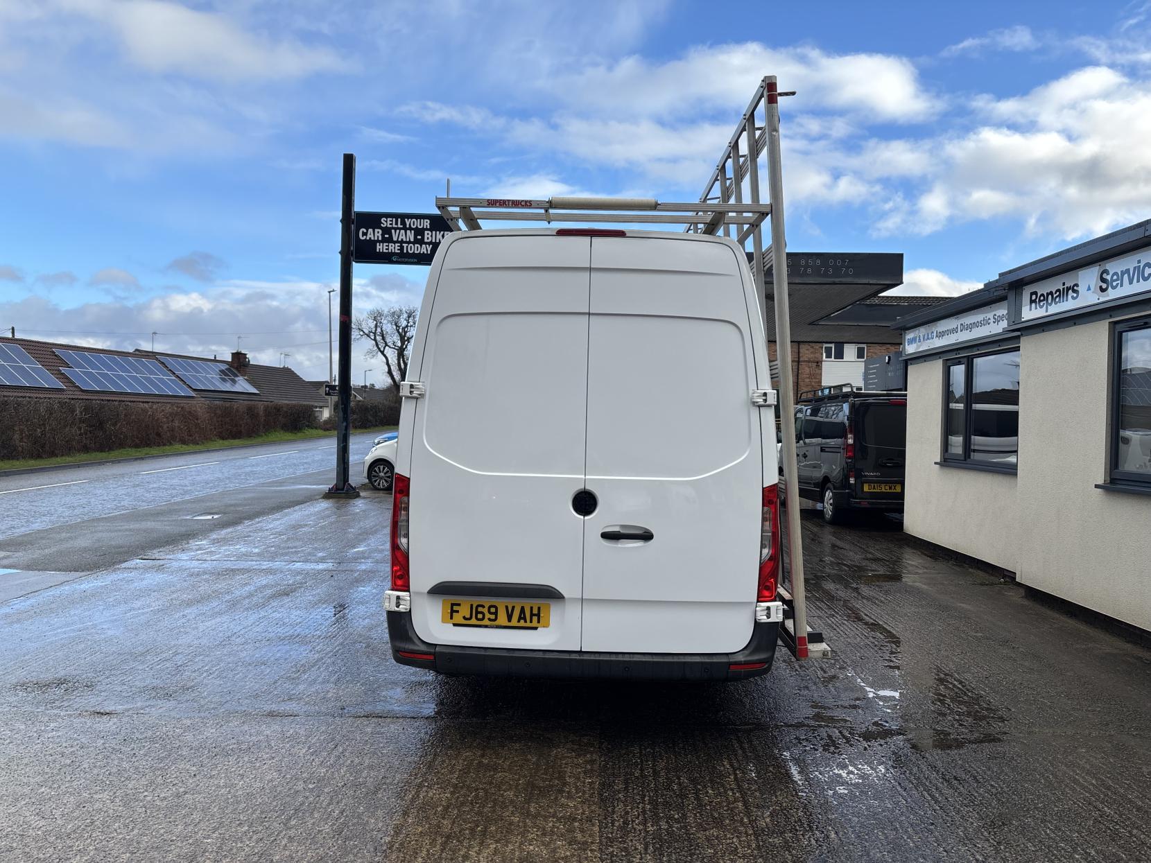 Mercedes-Benz Sprinter 2.1 316 CDI Panel Van GLASS CARRIER  5dr Diesel Manual RWD L4 H2 Euro 6 (s/s) (163 ps)