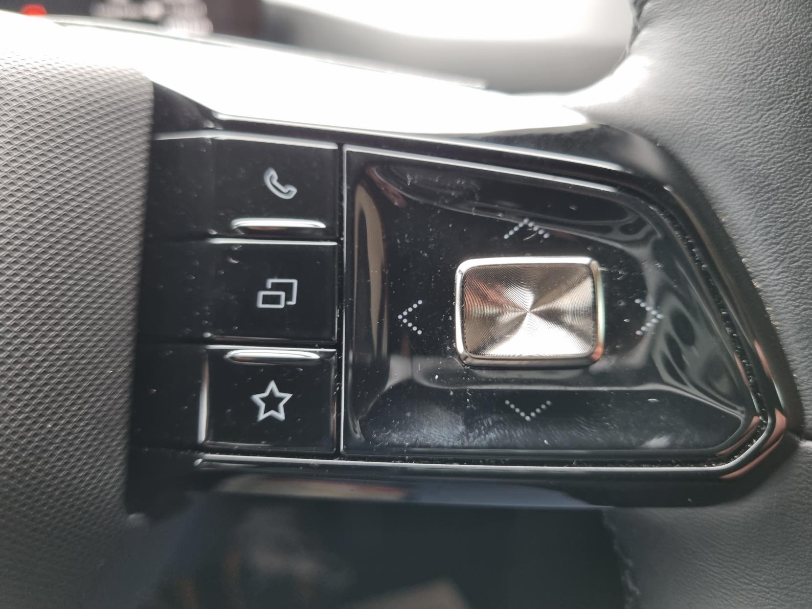 MG MG4 64kWh Trophy Long Range Hatchback 5dr Electric Auto (203 ps)