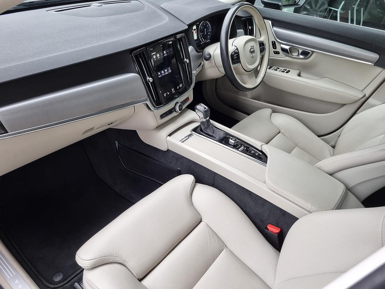 Volvo S90 2.0 D4 Momentum Plus Saloon 4dr Diesel Auto Euro 6 (s/s) (190 ps)