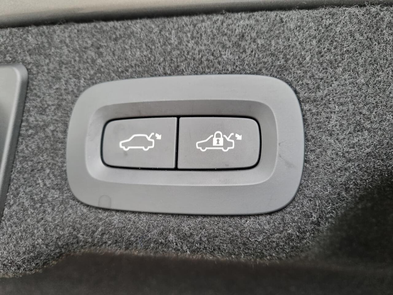 Volvo S90 2.0 D4 Momentum Plus Saloon 4dr Diesel Auto Euro 6 (s/s) (190 ps)